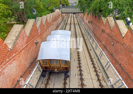 Funicolare Budavari Siklo linea ferroviaria per Buda Castle Hill nella capitale Foto Stock