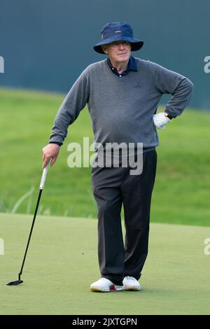 JP McManus durante il BMW PGA Championship 2022 Celebrity Pro-Am al Wentworth Club, Virginia Water, Regno Unito. 7th Set, 2022. (Foto di Richard Washbrooke/News Images) in Virginia Water, Regno Unito il 9/4/2022. (Foto di Richard Washbrooke/News Images/Sipa USA) Credit: Sipa USA/Alamy Live News Foto Stock