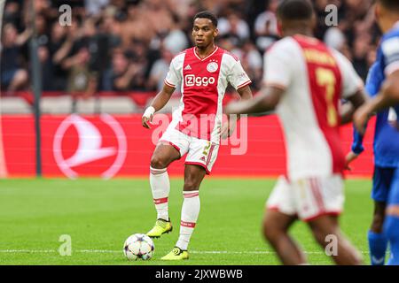 Amsterdam, Paesi Bassi. 07th Set, 2022. AMSTERDAM, PAESI BASSI - 7 SETTEMBRE: Jurrien Timber of Ajax durante la partita della UEFA Champions League tra Ajax e Rangers alla Johan Cruijff Arena il 7 settembre 2022 ad Amsterdam, Paesi Bassi (Foto di Peter Lous/Orange Pictures) Credit: Orange Pics BV/Alamy Live News Foto Stock