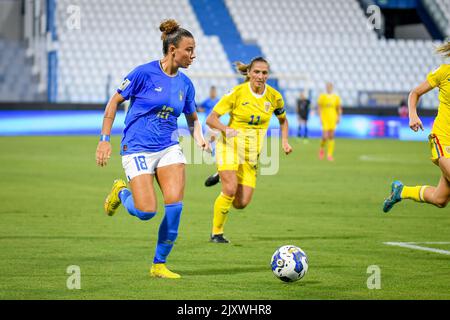 Ferrara, Italia. 06th Set, 2022. Arianna Caruso in azione durante i qualificatori della Coppa del mondo 2023 - Italia Donne contro Romania, Coppa del mondo FIFA a Ferrara, Italia, Settembre 06 2022 Credit: Independent Photo Agency/Alamy Live News Foto Stock