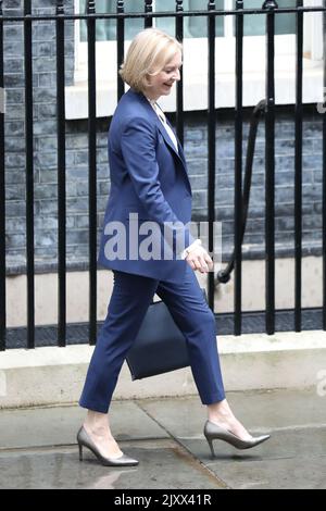 Londra, Regno Unito. 07th Set, 2022. Liz Truss lascia 10 Downing Street per i suoi primi PMQ come primo ministro il 7th settembre 2022 a Londra. Credit: Isles Images/Alamy Live News Foto Stock