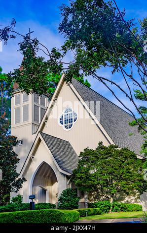 La chiesa episcopale di St. James è nella foto, 4 settembre 2022, a Fairhope, Alabama. La chiesa fu fondata nel 1918. Foto Stock