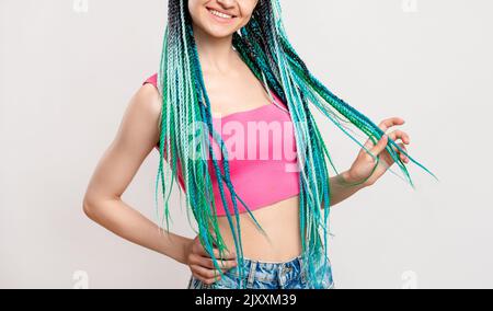 donna capelli di colore blu treccia creativa etnia acconciatura Foto Stock