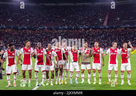 Amsterdam, Paesi Bassi. 07th Set, 2022. AMSTERDAM, PAESI BASSI - 7 SETTEMBRE: I giocatori di Ajax celebrano la vittoria durante la partita della UEFA Champions League tra Ajax e Rangers alla Johan Cruijff Arena il 7 settembre 2022 ad Amsterdam, Paesi Bassi (Foto di Peter Lous/Orange Pictures) Credit: Orange Pics BV/Alamy Live News Foto Stock