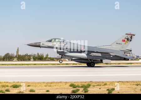 Konya, Turchia - 07 01 2021: Anatolian Eagle Air Force esercizio 2021 F16 Fighter Jet n posizione decollo in Turchia Foto Stock