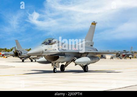 Konya, Turchia - 07 01 2021: Anatolian Eagle Air Force esercizio 2021 F16 Fighter Jet in una posizione tassante in Turchia Foto Stock