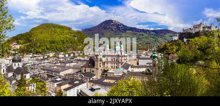 Grandi città storiche d'Europa - elegante Salisburgo barocca in Austia, vista panoramica della città Foto Stock