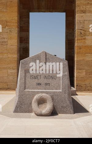 Tomba di Ismet Inonu nel mausoleo di Anitkabir di Mustafa Kemal Ataturk nella città di Ankara, Turkiye Foto Stock