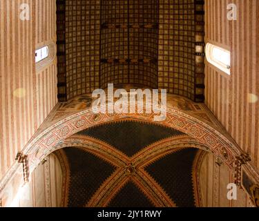 Soffitto interno Chiesa Barrel volta Croce volta Verona Fotografia Foto Stock