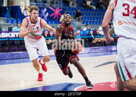 Jonathan Tabu del Belgio, Aleksandar Vezenkov della Bulgaria nella foto durante una partita di basket tra la Bulgaria e i Lions belgi, mercoledì 07 settembre 2022, a Tbilisi, Georgia, partita 5/5 nel gruppo A del torneo EuroBasket 2022. Il Campionato europeo di pallacanestro si svolge dal 1 settembre al 18 settembre. FOTO DI BELGA NIKOLA KRSTIC Foto Stock