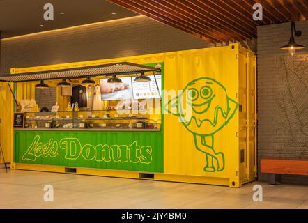 Lee's Donuts stallo. Lee's Donuts Coffee Donut Company e ristorante a servizio rapido - Gennaio 20,2021-Langley BC, Canada. Foto strada, selettiva Foto Stock