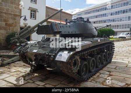 Coruna-Spagna. Il carro armato americano M-41, conosciuto come Walker Bulldog, è stato esposto al museo militare di Coruna il 6 settembre 2022 Foto Stock