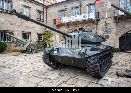 Coruna-Spagna. Il carro armato americano M-41, conosciuto come Walker Bulldog, è stato esposto al museo militare di Coruna il 6 settembre 2022 Foto Stock