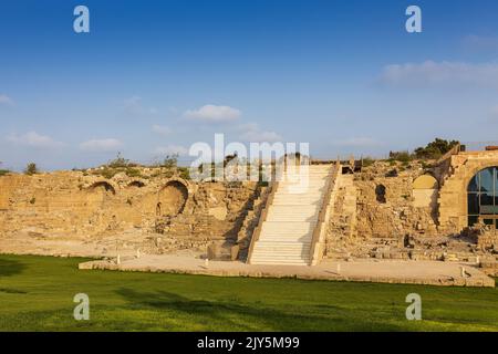 CESAREA, Israele - 11 2022 agosto, rovine di antico bagno a Cesarea in Israele Foto Stock