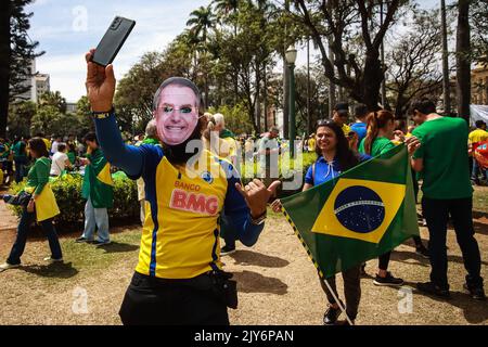 Belo Horizonte, Minas Gerais, Brasile. 7th Set, 2022. I sostenitori del Presidente Jair Bolsonaro si riuniscono a Praha da Liberdade, a Belo Horizonte, Minas Gerais, durante la commemorazione del bicentenario dell'indipendenza del Brasile. (Credit Image: © Rodney Costa/ZUMA Press Wire) Foto Stock