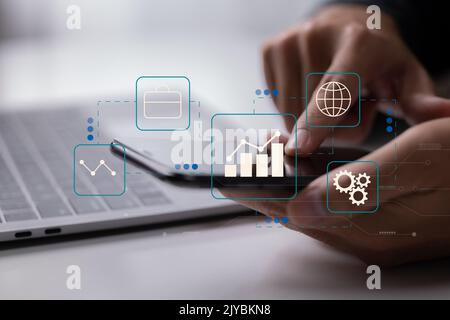 Un'app aziendale e finanziaria, attrezzature aziendali e icone del telefono. Foto Stock