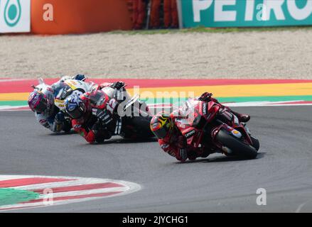 Francesco Bagnaia della Ducati LenovoMaveric Vinales dell'Aprilia Racing e Enea Bastianini del Gresini Racing durante il Gran Premio Gryfyn di San Marino della Riviera di Rimini, Moto GP Race, il 04 settembre 2022 al Misano World Circuit Marco Simoncelli, a Misano Adriatico. Foto Nderim Kaceli Foto Stock