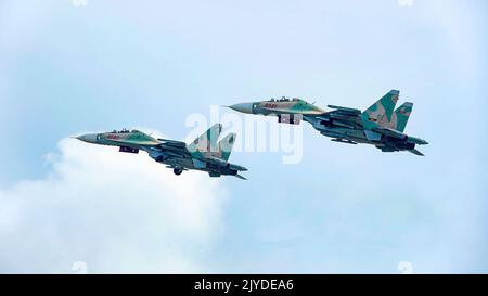 sukhoi su 30 mk2 e su22M4 in una giornata di volo dimostrativa Foto Stock