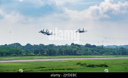 sukhoi su 30 mk2 e su22M4 in una giornata di volo dimostrativa Foto Stock