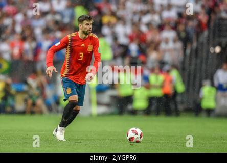 Mosca, Russia - 1 luglio 2018. Il difensore della nazionale spagnola Gerard Pique in azione durante la finale del quarto di Coppa del mondo FIFA 2018 Spagna vs Russia (1 Foto Stock