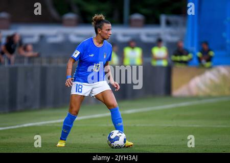 Ferrara, Italia. 06th Set, 2022. Ritratto italiano di Arianna Caruso in azione durante i qualificatori della Coppa del mondo 2023 - Italia Donne contro Romania, Coppa del mondo FIFA a Ferrara, Italia, Settembre 06 2022 Credit: Independent Photo Agency/Alamy Live News Foto Stock