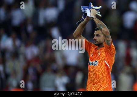 Mattia Perin della Juventus FC gesta durante la partita UEFA Champions League Group H tra Paris Saint Germain FC e Juventus FC al Parc des Princes il 6 settembre 2022 a Parigi, Francia . Foto Stock