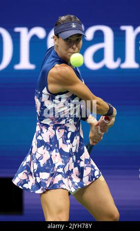 Ajla Tomljanovic durante il giorno 9 degli US Open 2022, 4th Grande torneo di tennis Slam della stagione il 6 settembre 2022 presso l'USTA National Tennis Center di New York, Stati Uniti - Foto Jean Catuffe / DPPI Foto Stock