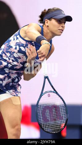 Ajla Tomljanovic durante il giorno 9 degli US Open 2022, 4th Grande torneo di tennis Slam della stagione il 6 settembre 2022 presso l'USTA National Tennis Center di New York, Stati Uniti - Foto Jean Catuffe / DPPI Foto Stock