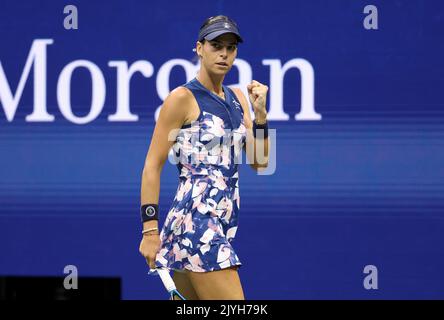 Ajla Tomljanovic durante il giorno 9 degli US Open 2022, 4th Grande torneo di tennis Slam della stagione il 6 settembre 2022 presso l'USTA National Tennis Center di New York, Stati Uniti - Foto Jean Catuffe / DPPI Foto Stock