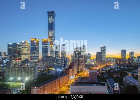 Pechino, Pechino, Cina. 8th Set, 2022. 6 settembre 2022, l'autunno di Pechino, l'autunno è alto e croccante, la luce dorata si riflette sullo skyline al tramonto, e il cielo è come un album fotografico dinamico, in attesa di ogni sguardo apprezzabile. (Credit Image: © SIPA Asia via ZUMA Press Wire) Foto Stock