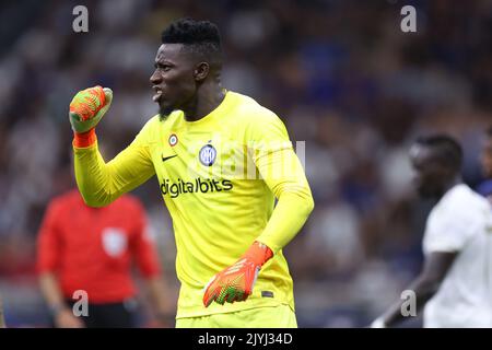 Milano, Italia. 07th Set, 2022. Andre Onana del FC Internazionale gesti durante la partita UEFA Champions League Group C tra FC Internazionale e FC Bayern Monaco allo Stadio Giuseppe Meazza il 7 settembre 2022 a Milano Italia . Credit: Marco Canoniero/Alamy Live News Foto Stock