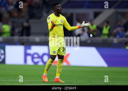 Milano, Italia. 07th Set, 2022. Andre Onana del FC Internazionale gesti durante la partita UEFA Champions League Group C tra FC Internazionale e FC Bayern Monaco allo Stadio Giuseppe Meazza il 7 settembre 2022 a Milano Italia . Credit: Marco Canoniero/Alamy Live News Foto Stock