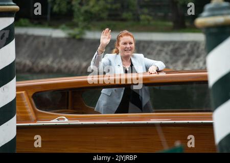 Venezia, Italia. 08th Set, 2022. Sarah Ferguson arriverà all'Excelsior Hotel in occasione del 79th° Festival Internazionale del Cinema di Venezia (Mostra), che si terrà a Venezia il 08 settembre 2022. Foto di Aurore Marechal/ABACAPRESS.COM Credit: Abaca Press/Alamy Live News Foto Stock