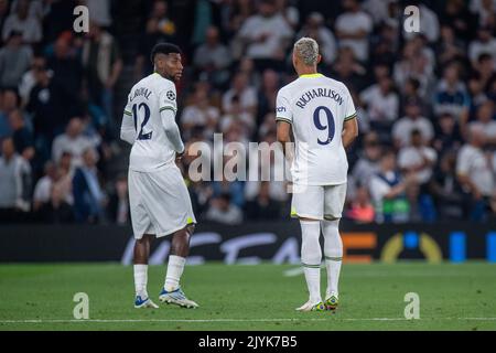 LONDRA, INGHILTERRA - SETTEMBRE 07: Richarlison, Emerson Royal di Tottenham Hotspur durante la partita del gruppo D della UEFA Champions League tra Tottenham Hotsp Foto Stock