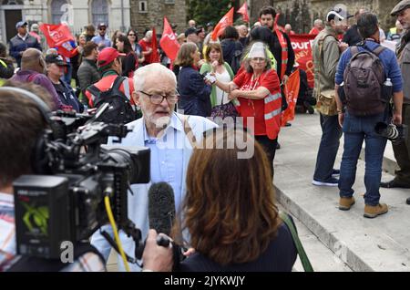 Jeremy Corbyn MP (Independent, ex leader laburista) in un rally a sostegno degli impressionanti autisti di Londra, Westminster, settembre 2022 Foto Stock