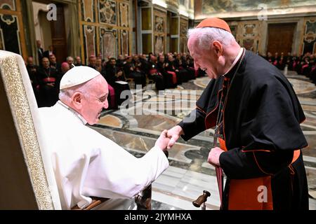 Vaticano, Vaticano. 08th Set, 2022. Italia, Roma, Vaticano, 22/09/08 Papa Francesco incontra i nuovi Vescovi partecipanti al corso di formazione promosso dai Dicasteri per Vescovi e Chiese Orientali in Vaticano Fotografia dei media Vaticani/Stampa Cattolica Foto. LIMITATO AD USO EDITORIALE - NESSUN MARKETING - NESSUNA CAMPAGNA PUBBLICITARIA credito: Independent Photo Agency/Alamy Live News Foto Stock