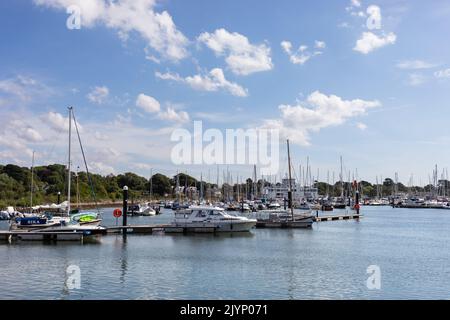 Barche a Lymington Harbour, Hampshire, Inghilterra Foto Stock