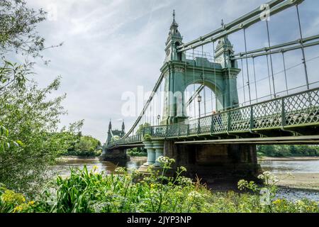 Hammersmith ponte sul Tamigi a Londra, Regno Unito Foto Stock