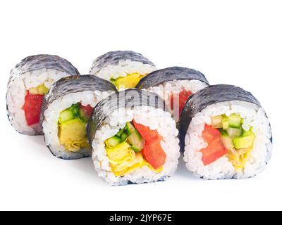 Panini prelibati sushi pronti a sfondo bianco isolato cibo giapponese Foto Stock