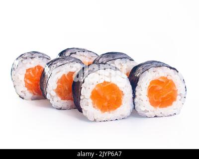 Panini prelibati sushi pronti a sfondo bianco isolato cibo giapponese Foto Stock