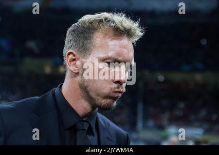 Milano, Italia. 07th Set, 2022. Julian Nagelsmann Capo allenatore del FC Bayern Munchen visto durante la UEFA Champions League 2022/23 Group Stage - Gruppo C partita di calcio tra FC Internazionale e FC Bayern Munchen allo Stadio Giuseppe Meazza di Milano. Punteggio finale Internazionale 0 - 2 Bayern Munchen Credit: SOPA Images Limited/Alamy Live News Foto Stock