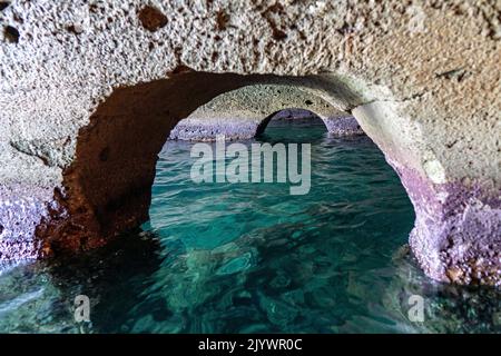 Tour in kayak a Napoli - palazzo degli spiriti, marechiaro Foto Stock