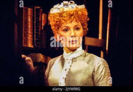 Susan Hampshire (Irene St Claire) nel CRUCIFER OF BLOOD di Paul Giovanni al Theatre Royal Haymarket, Londra SW1 15/03/1979 adattato da Paul Giovanni dal romanzo "il segno dei quattro" di Arthur Conan Doyle design: John Wulp Costumi: Judith Bland illuminazione: David Hersey & Mark Pritchard regista: Paolo Giovanni Foto Stock