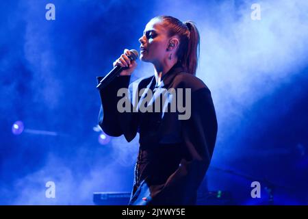 Verona, Italia. 7th settembre 2022. La cantante italiana Annalisa Scarrone alias come Annalisa durante il suo live si esibisce al Teatro Romano di Verona per il suo Club tour Nuda10 Foto Stock