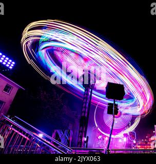 Il giro della "zona giochi" che si ferma al cuore della fiera annuale di St Giles, Oxford. Foto Stock