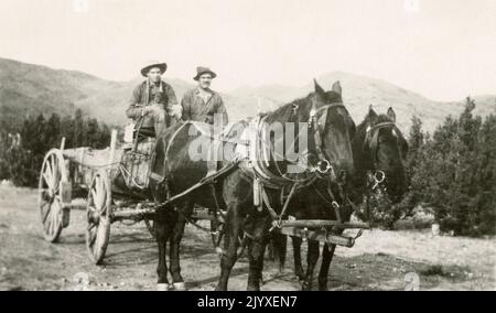 Cowboys o Prospectors all'inizio del 1900s, Horse and Wagon, Horse and Cart, American West Foto Stock