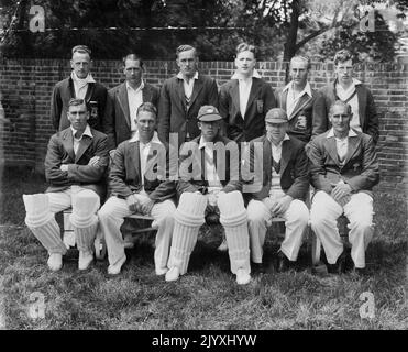 Prova al Lords Cricket Ground, Londra. Il Nord V. il Sud. Squadra Sud - Back Row (da sinistra a destra) (in piedi): W.W. Keston, A.H. Bakewell, R.T.D. Bures, L. Warburton, J. Hardstaff, W. Copson. Fila anteriore (da sinistra a destra) (seduta): A. Mitchell, M. Leyland, R.E.S. Wyatt, G. Duckworth e H. Verity. Giugno 15, 1936. (Foto di Sport & General Press Agency, Limited). Foto Stock