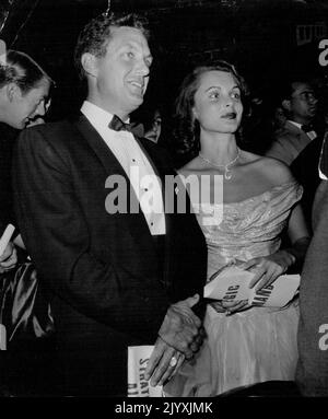 Robert Stack - Rosemarie Bowe. Ottobre 12, 1955. (Foto di Jay Scott). Foto Stock