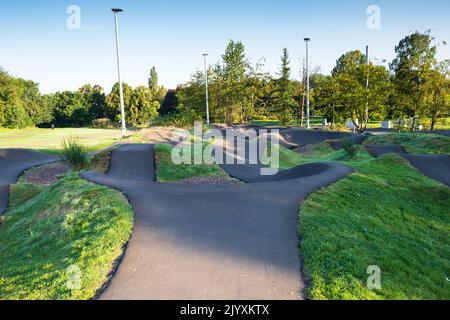 Primo piano su una pista BMX in Scozia in un giorno d'estate Foto Stock