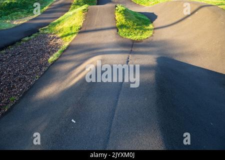 Primo piano su una pista BMX in Scozia in un giorno d'estate Foto Stock